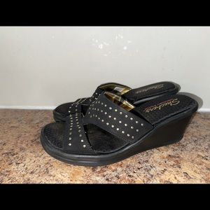 Women’s Skechers size 8